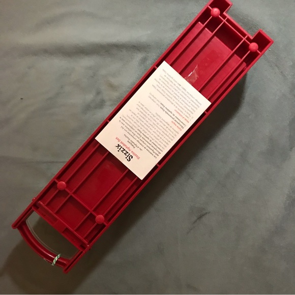 Sizzix sizzlits 35-die PLAYGROUND alphabet dies w/storage case - Picture 6 of 10